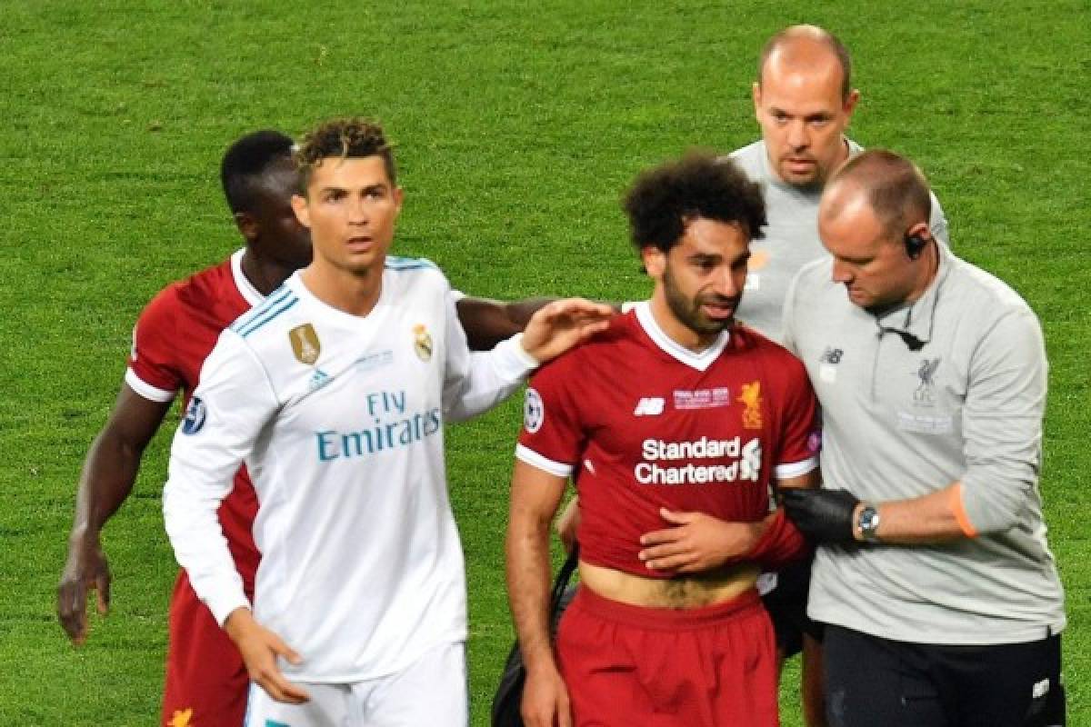 De crack a crack: El gesto de Cristiano Ronaldo antes de que Mohamed Salah se retirara entre lágrimas