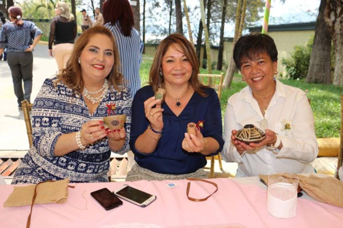 Una tarde de finos detalles y sorpresas para las mamás de Injupemp