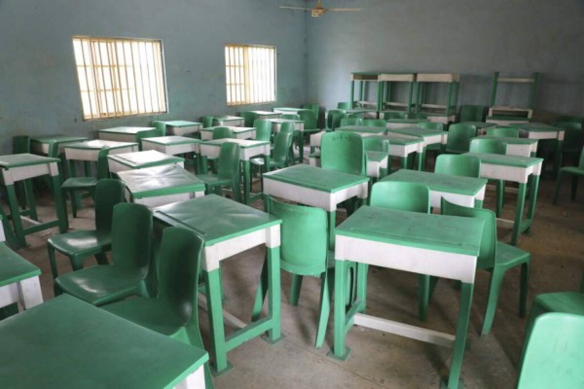Pistoleros realizan secuestros masivos en escuelas de Nigeria; la mayoría de niñas siguen desaparecidas