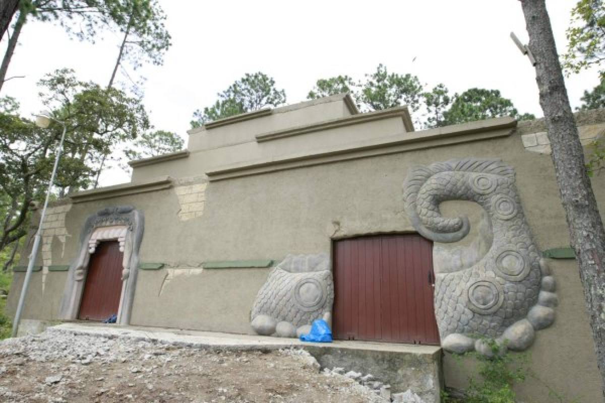 Por concluirse el nuevo recinto para las serpientes del Rosy Walther