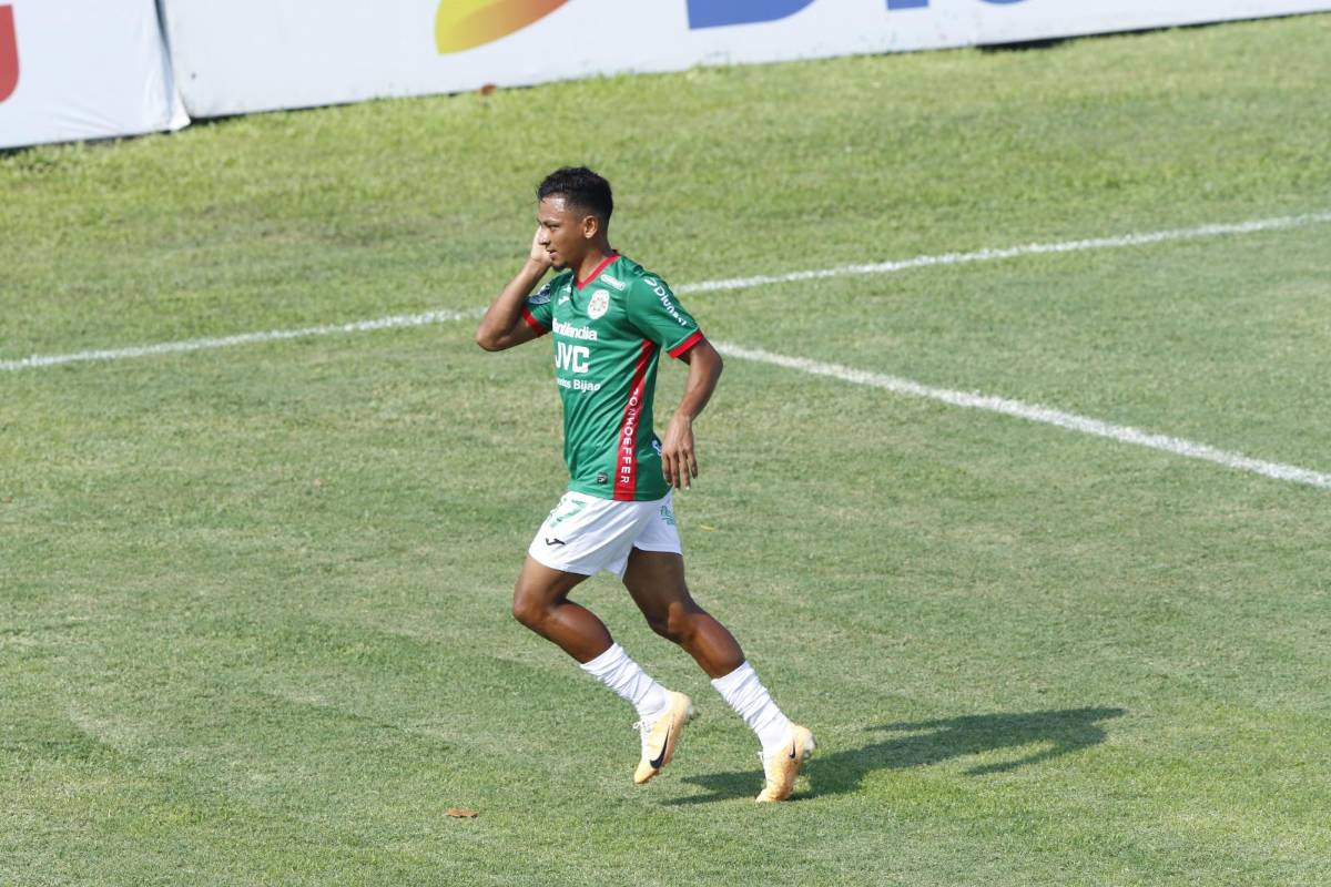 Alexy Vega celebrando el primer gol del encuentro.