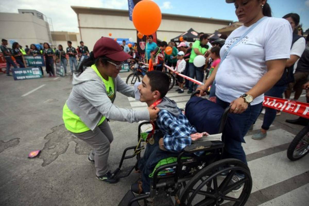 La Vuelta Infantil fue una fiesta multicolor para todos...