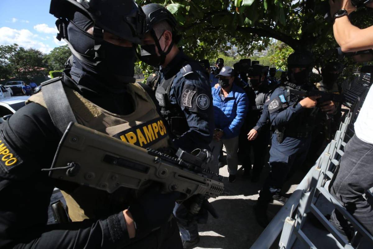 Momento en que Martínez Turcios ingresaba hasta la CSJ.