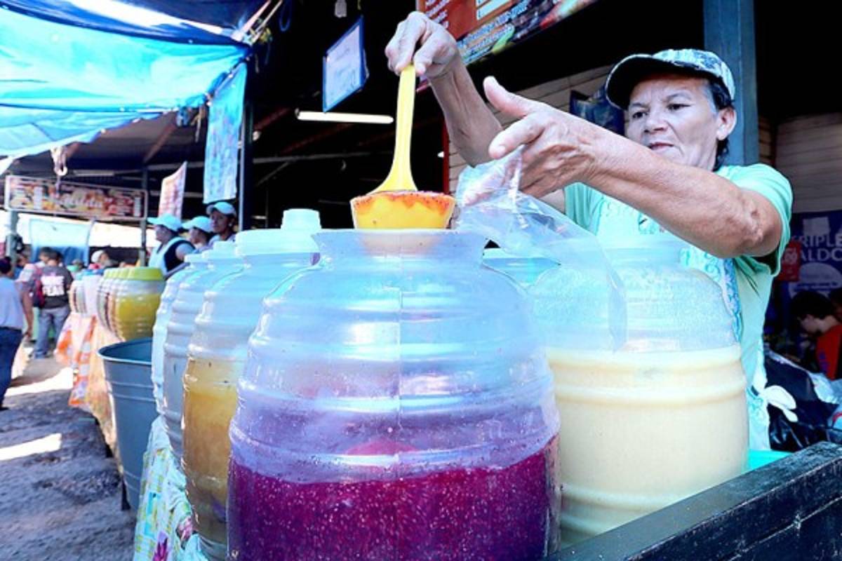 Un recorrido por la Feria del Agricultor y el Artesano
