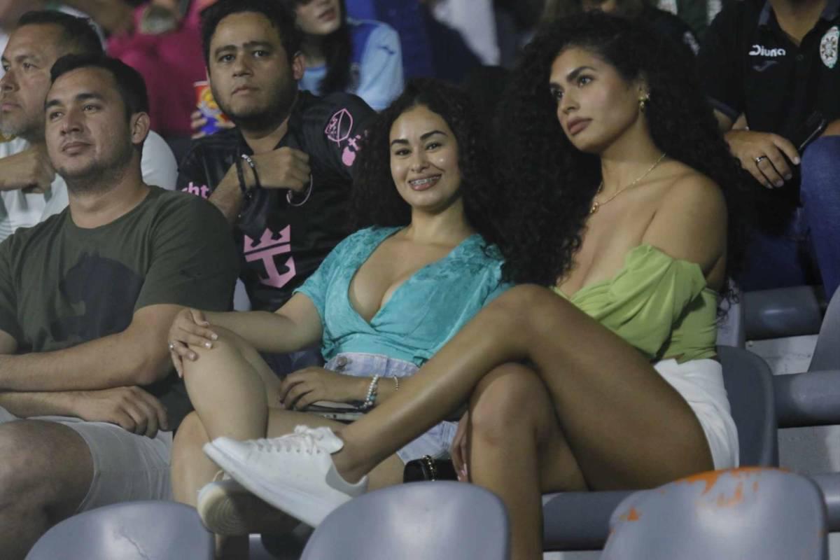 ¡Bellezas! El estadio Morazán se llena de muchas chicas lindas en el clásico de las 'emes' ¡Bellezas! El estadio Morazán se llena de muchas chicas lindas en el clásico de las 'emes'