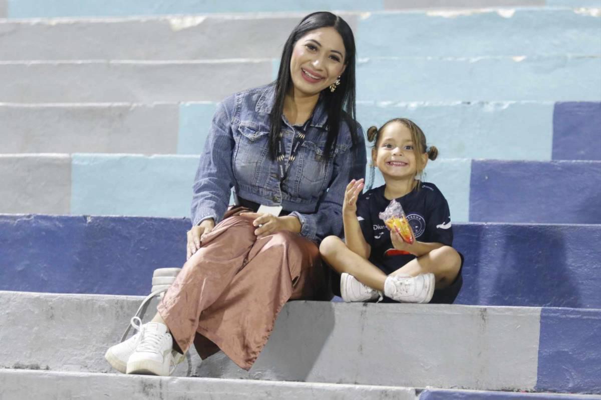 ¡Bellezas! El estadio Morazán se llena de muchas chicas lindas en el clásico de las 'emes' ¡Bellezas! El estadio Morazán se llena de muchas chicas lindas en el clásico de las 'emes'