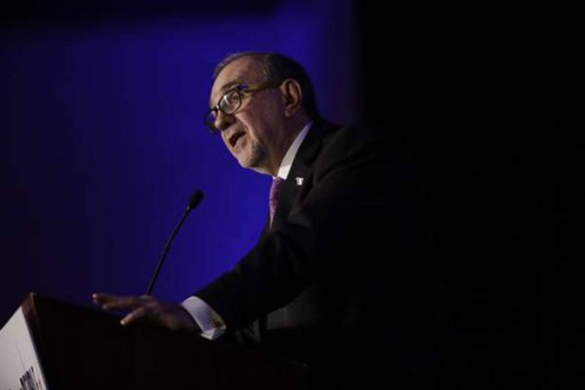 Reunión de activistas pro-inmigrantes pondera caso de Donal Trump