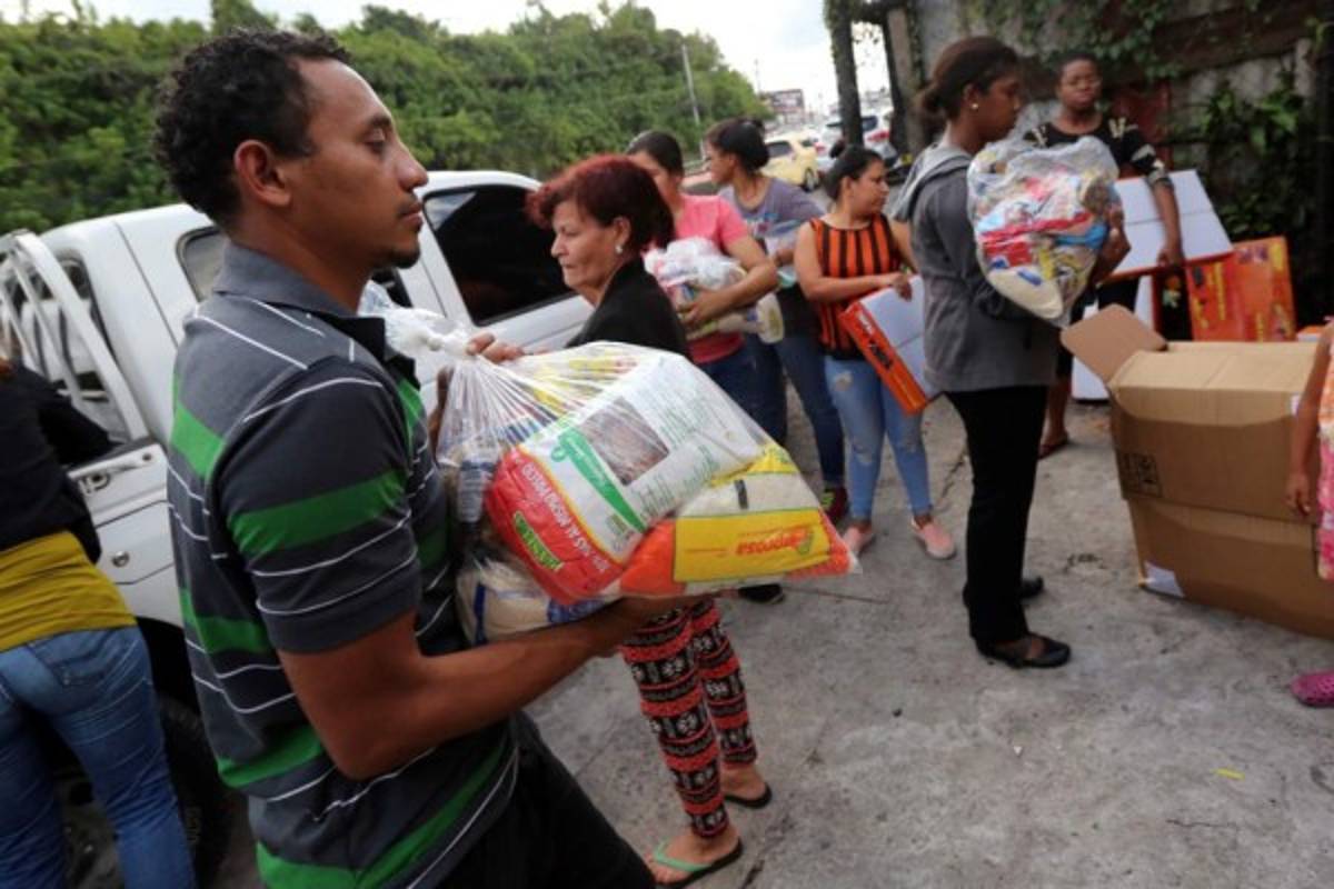 Llevamos ayuda a afectados de incendio en cuartería de la colonia Rivas