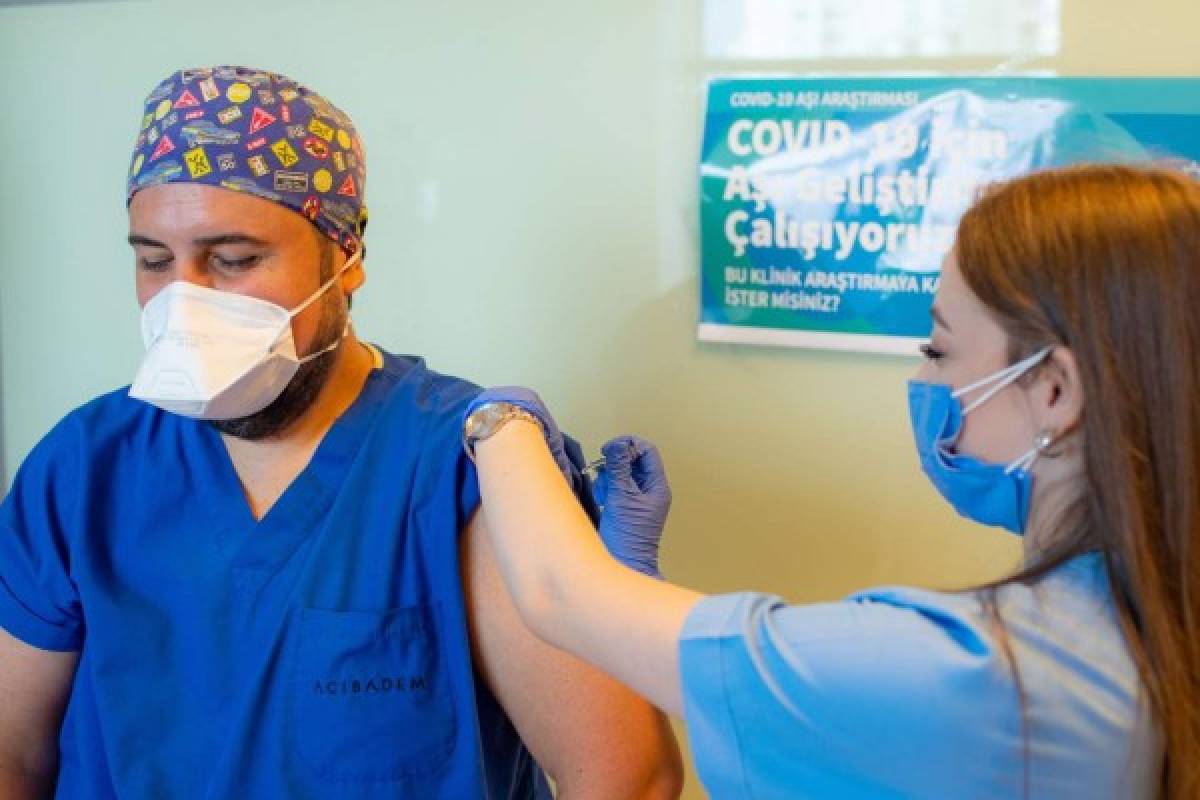 Pfizer pedirá en noviembre autorización para su vacuna contra covid-19