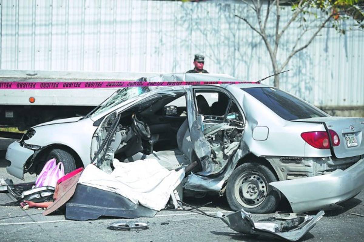 ﻿Un muerto y dos heridos en colisión