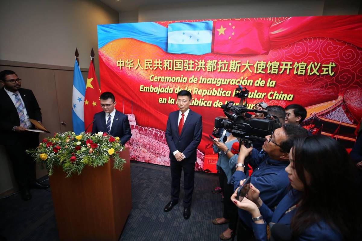 Antes de hacer oficial la inauguración las autoridades diplomáticas de China brindaron unas palabras.
