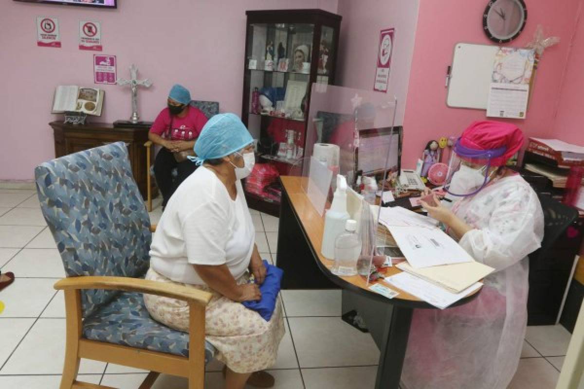 Mujeres guerreras en una cruzada rosa contra el cáncer de mama