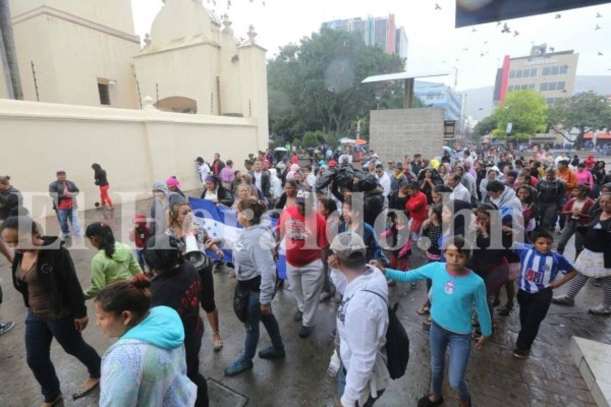 Vendedores ambulantes cierran comercios y se toman el centro de Tegucigalpa