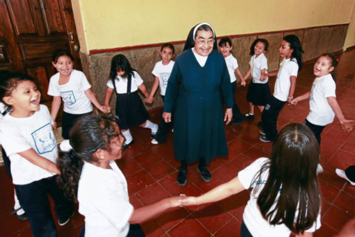 Ángeles auxiliares que reparten amor y solidaridad