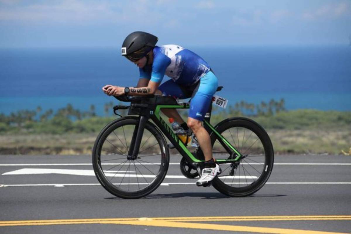 José Alvarado, el orgullo catracho que rompió esquemas en el Ironman de Hawái