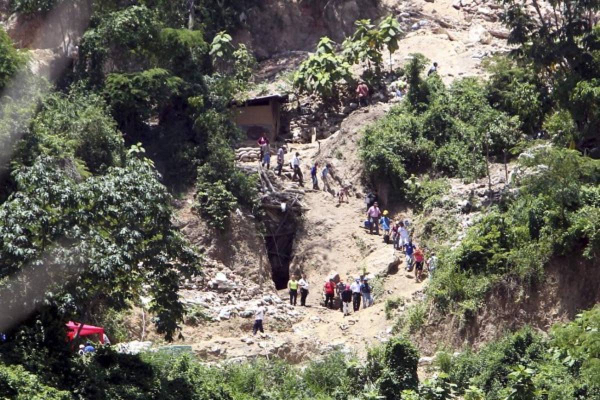 Bomberos, mineros y Copeco participarán en excavación