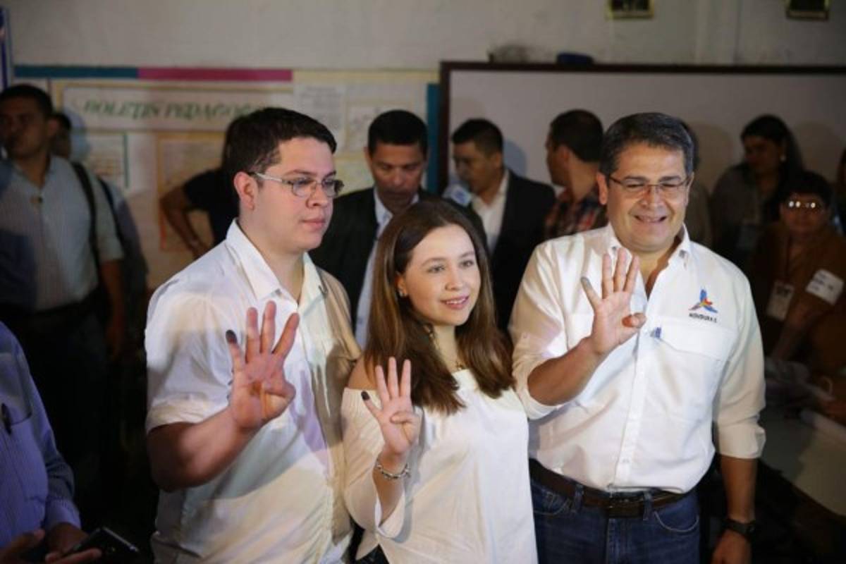El presidente Juan Orlando Hernández ejerció el sufragio en Gracias, Lempira