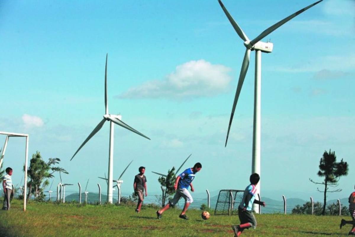 Al menos el 5.8% del total de la energía producida es eólica, que al introducirse al mercado golpeó a las hidroeléctricas, que disminuyeron su generación.