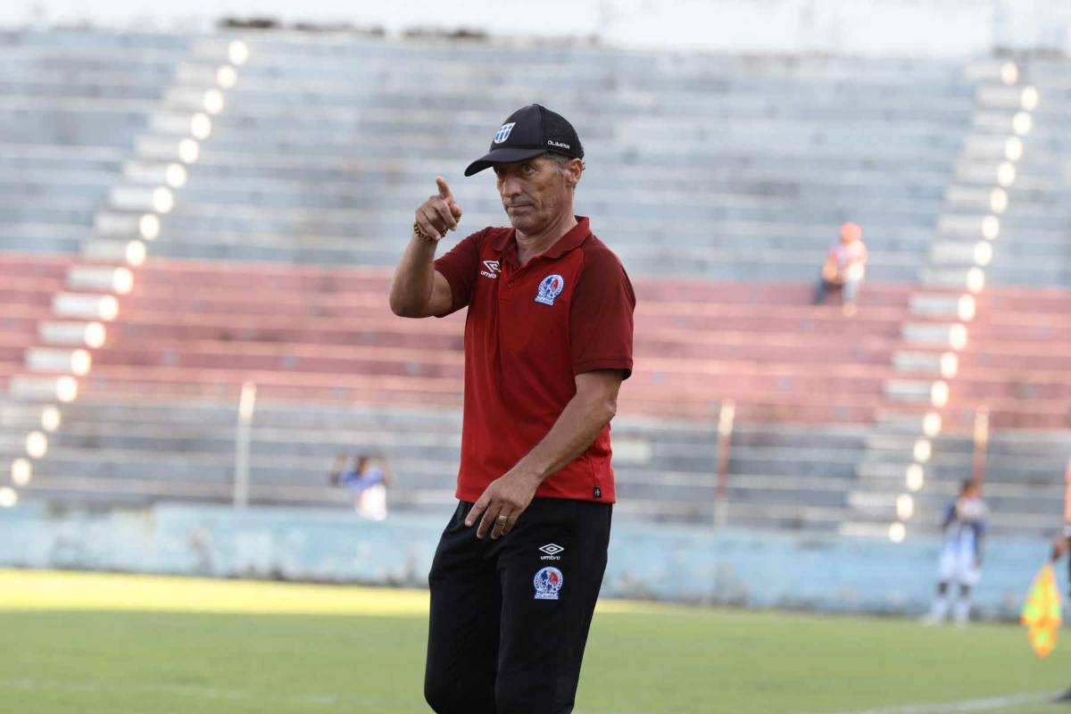 Pedro Troglio en el encuentro contra el Victoria, cuando rompió el récord en el partido 41.