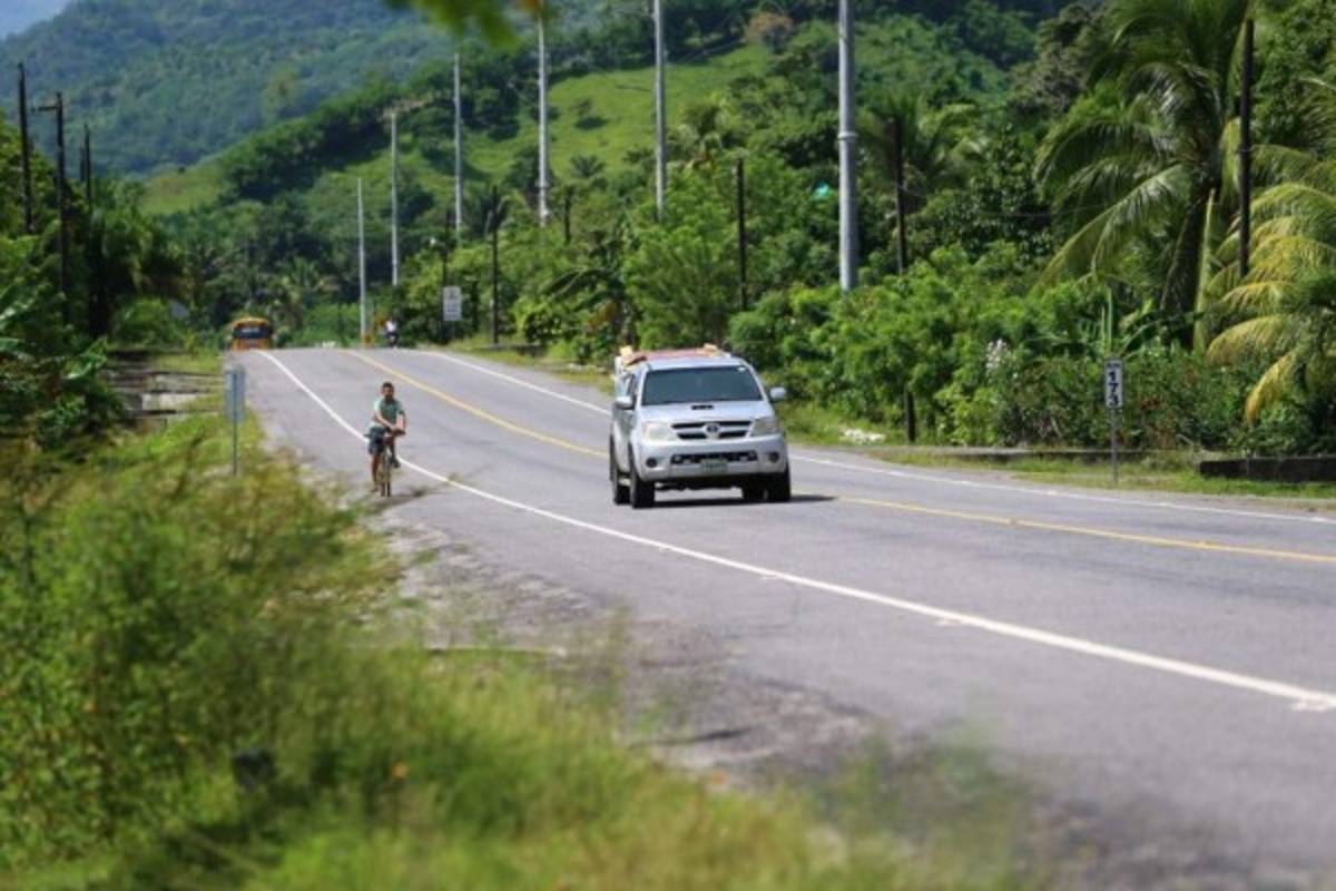 Inauguran carretera de 53.6 kilómetros del Corredor Agrícola que une Olancho y Colón