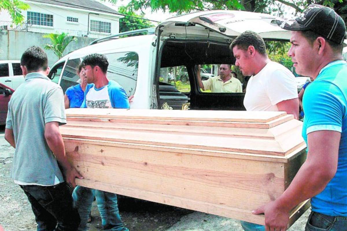 En una casa hallan muerta a pareja