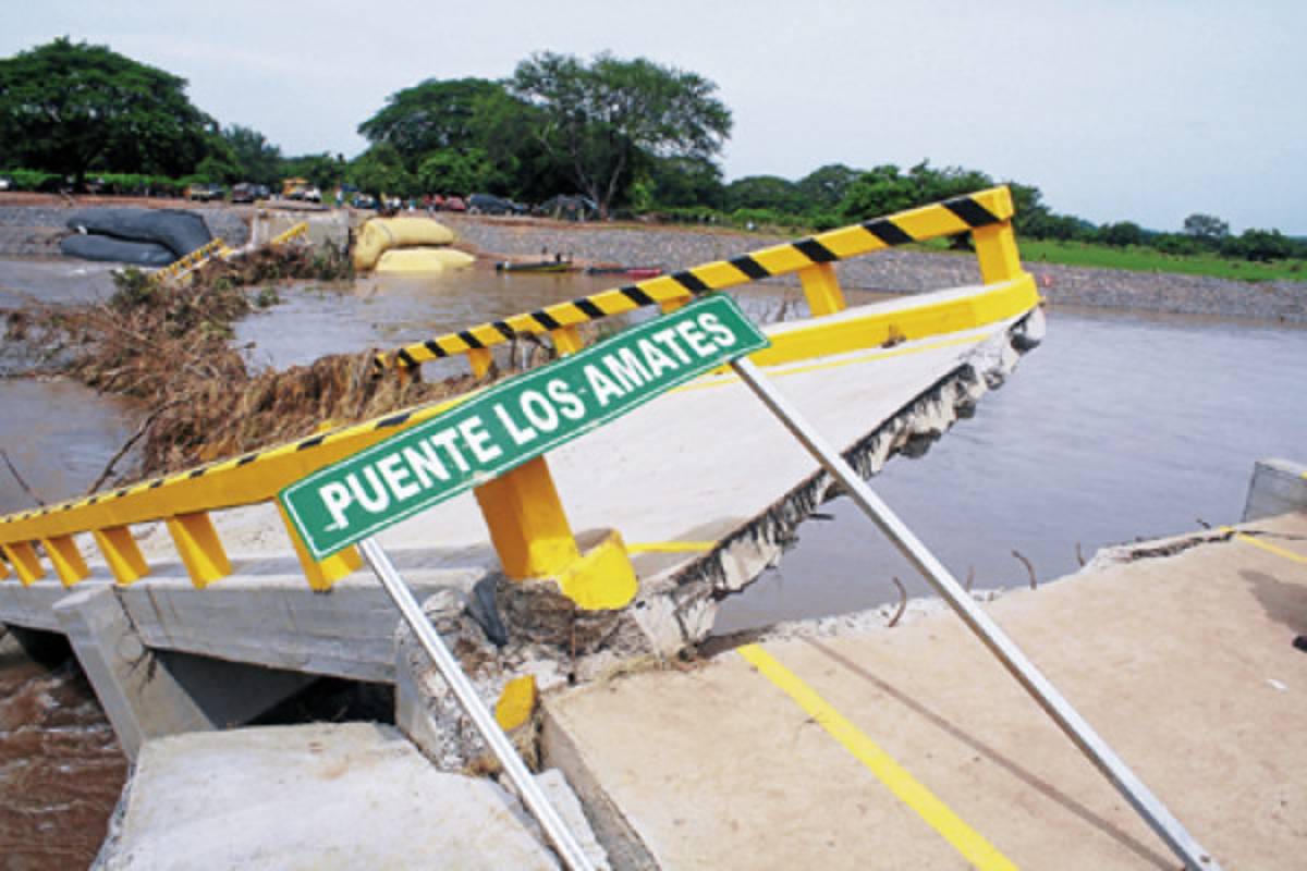 Fiscalía investiga corrupción por colapso de puente