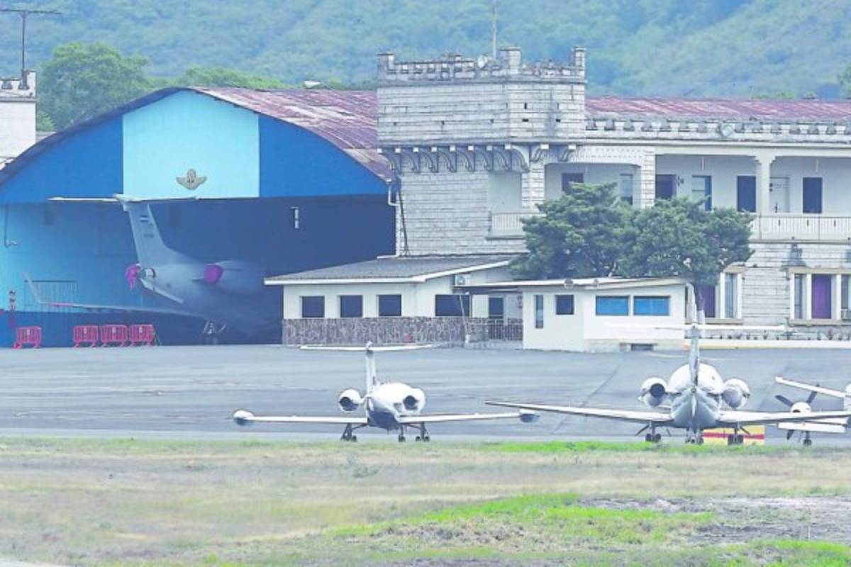 El capitán de la Fuerza Aérea sigue bajo investigación