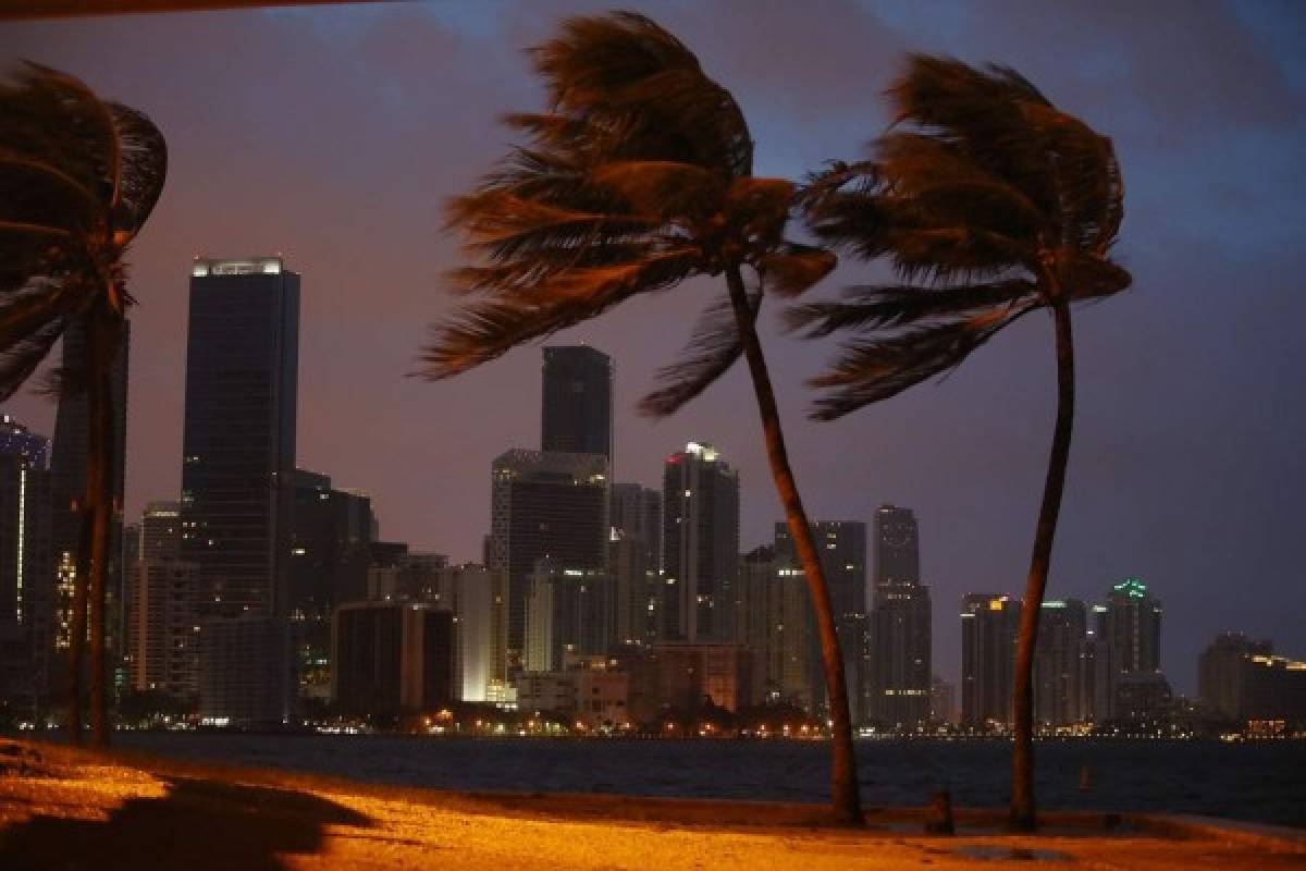 Irma toca tierra en Cuba y obliga a evacuar a más de 5 millones de personas en Florida