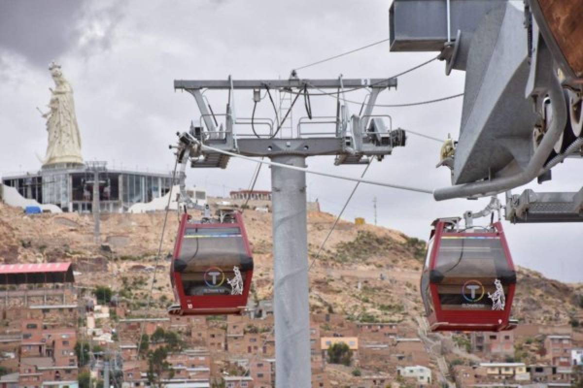 ¡Fiesta en las alturas! El teleférico de la Virgen del Socavón en Bolivia