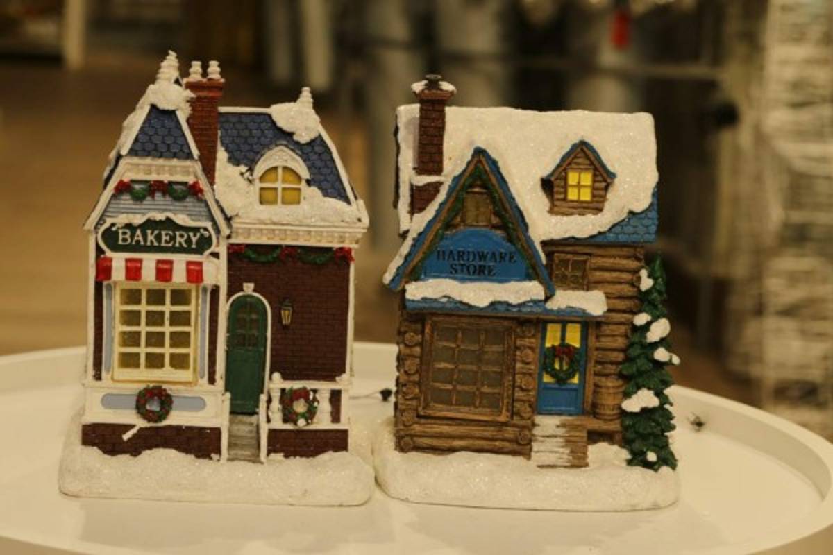 Estos adornos son muy solicitados y esto se debe a su parecido con las casas que aparecen en las películas. Foto: David Romero / EL HERALDO