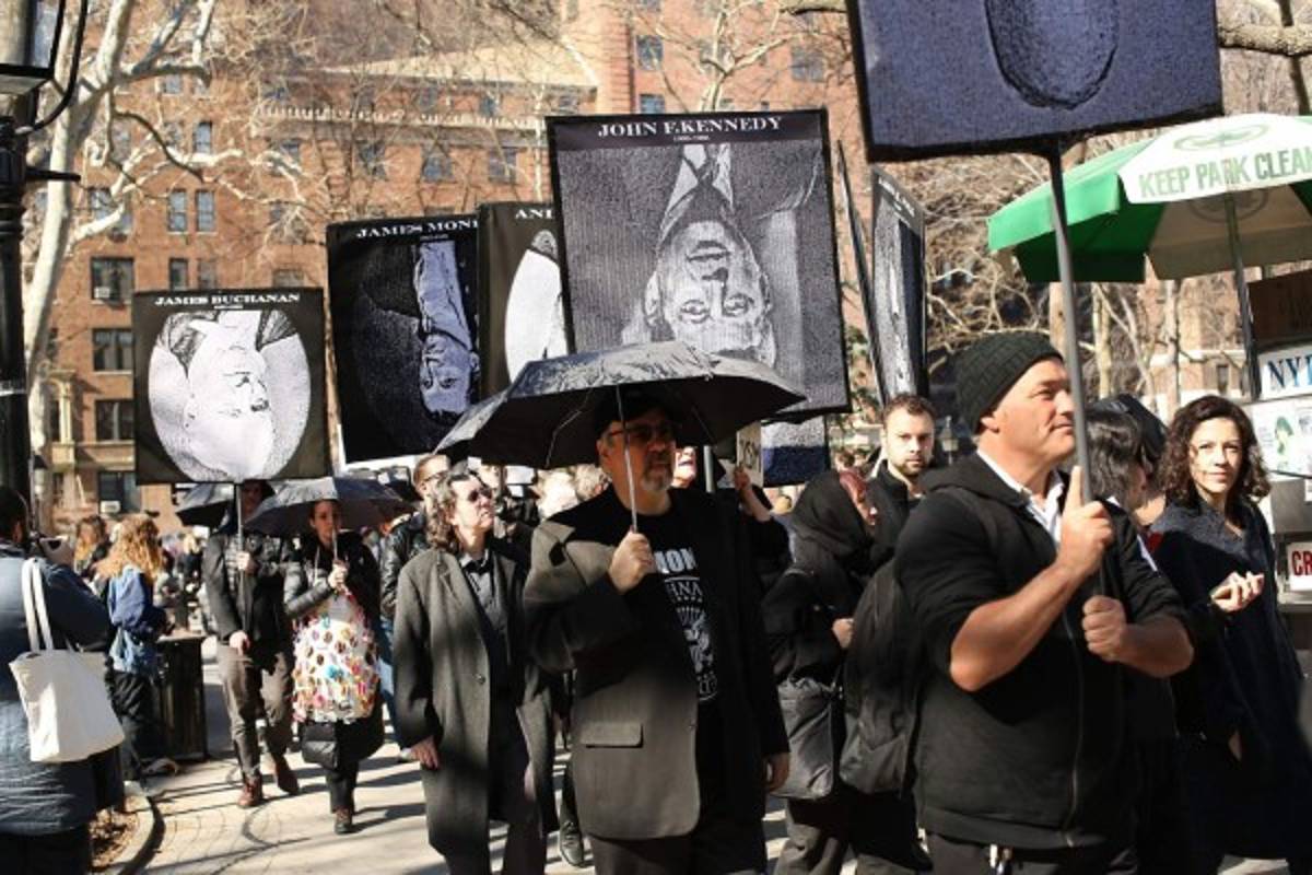 En Nueva York muchos realizaron un funeral aduciendo que la democracia ha muerto (Foto: AFP/ El Heraldo Honduras/ Noticias de Honduras)