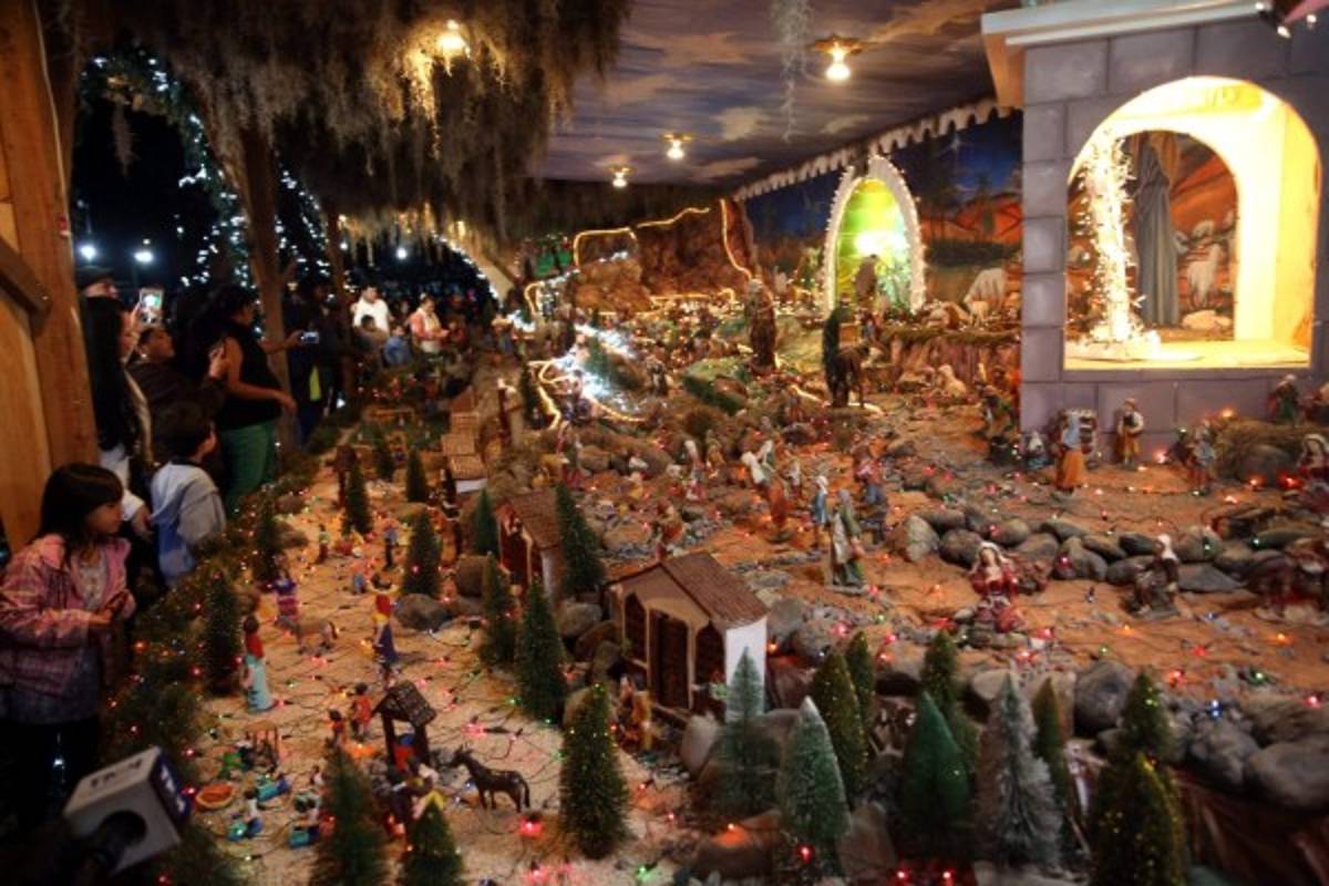 Concurrido festejo navideño en el Campo de Parada Marte