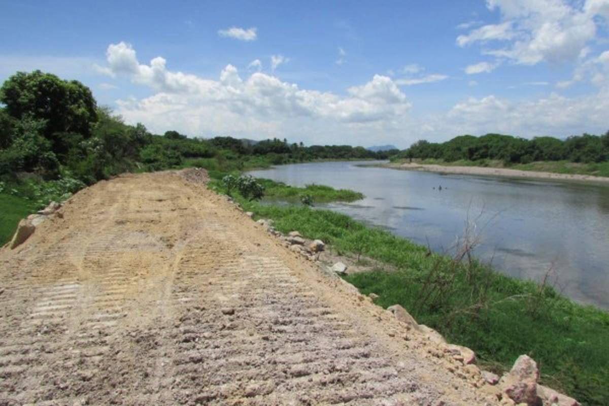 Bordos blindan Marcovia contra inundaciones