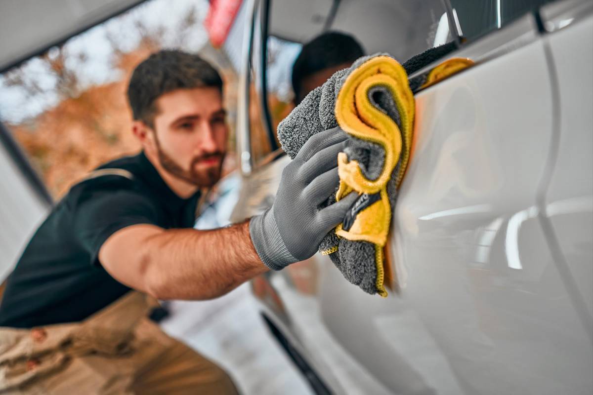 Reparar los arañazos en el coche - como se hace - Taller chapa y pintura  Guggi Torredembarra