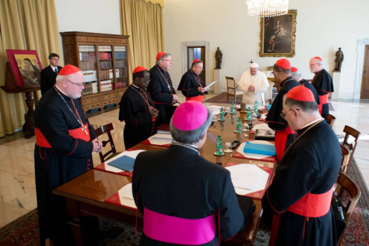Papa inicia reuniones con el G8 de cardenales para reformar la Curia