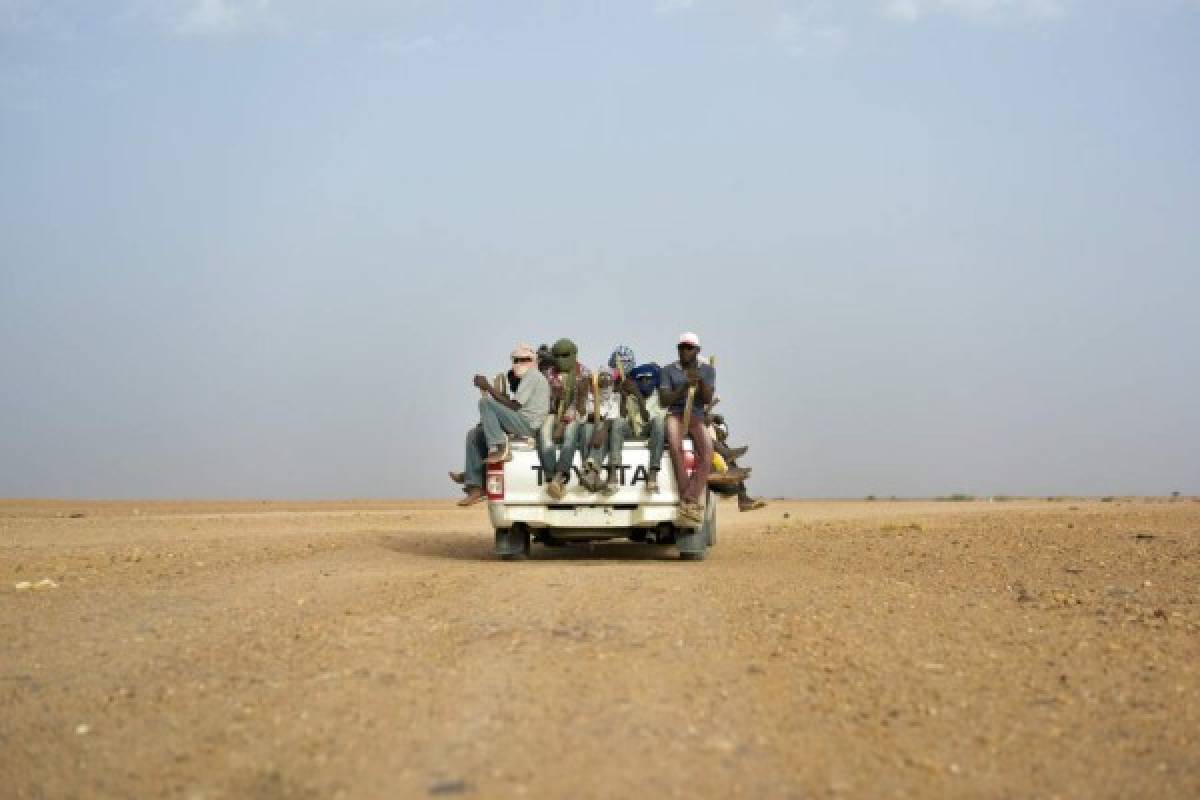 Rescatan a más de 80 migrantes en el desierto del Sahara