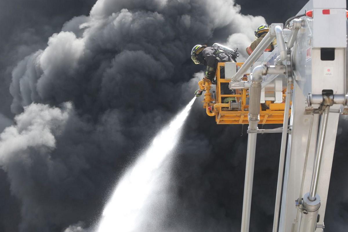 Los momentos más impactantes del incendio de gran magnitud en El Prado Los momentos más impactantes del incendio de gran magnitud en El Prado