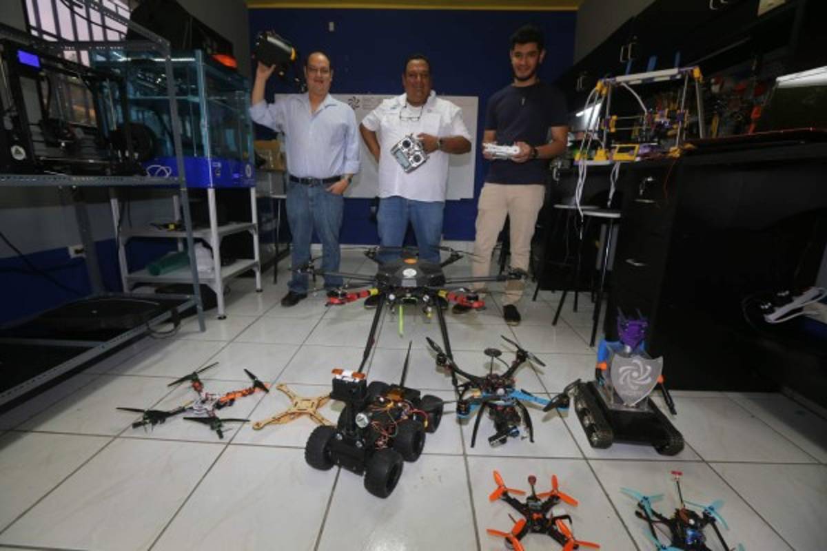 Robots hechos por talentosos hondureños