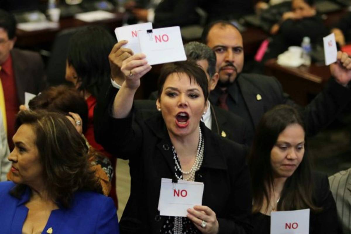 Acalorado debate entre diputados de Libre previo a la elección de la CSJ