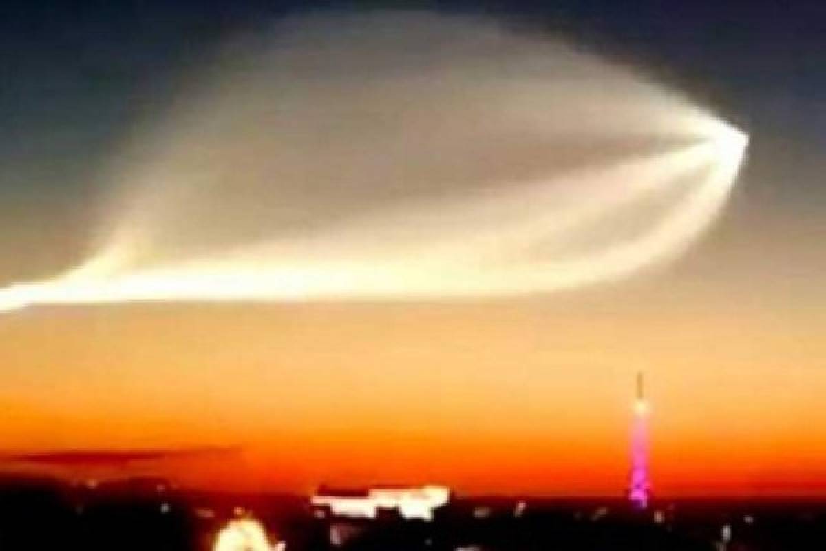 Misteriosa luz ilumina el cielo y en redes creen que ovnis vinieron a ver Rusia 2018