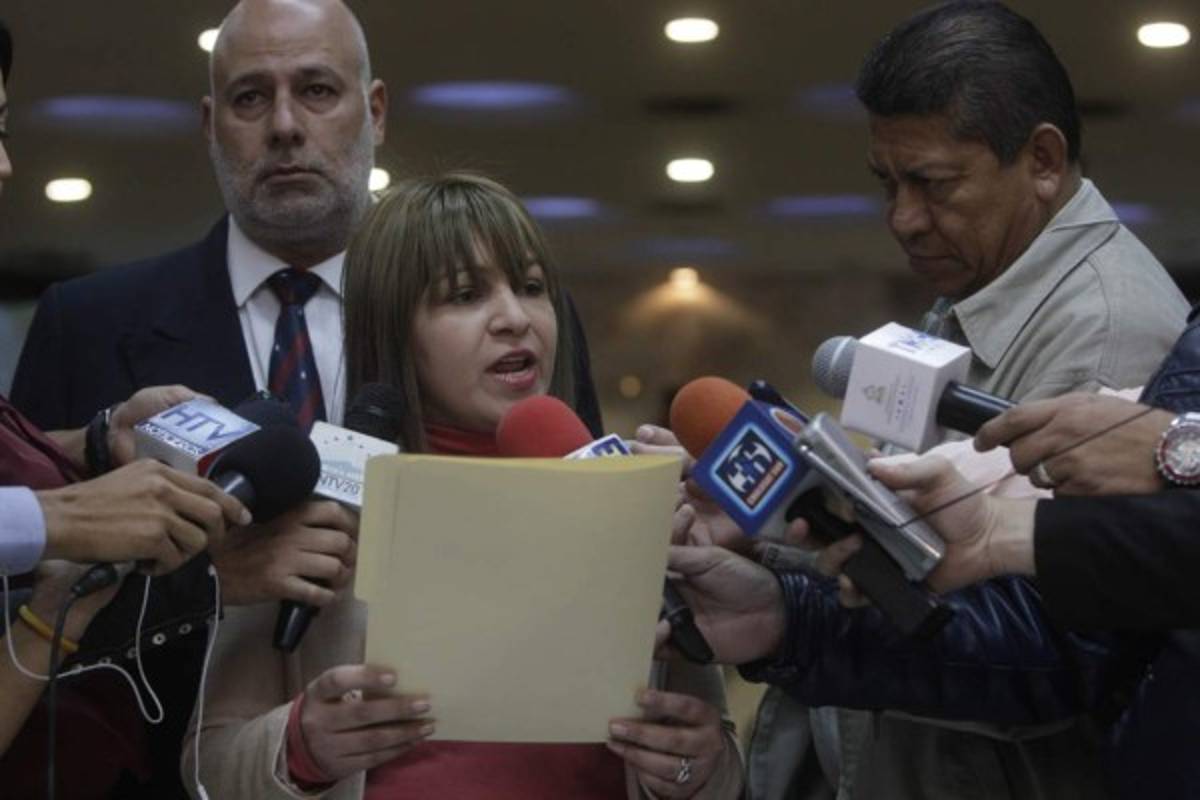Diputada del Pac, Marlene Alvarenga dice ser humillada por Salvador Nasralla