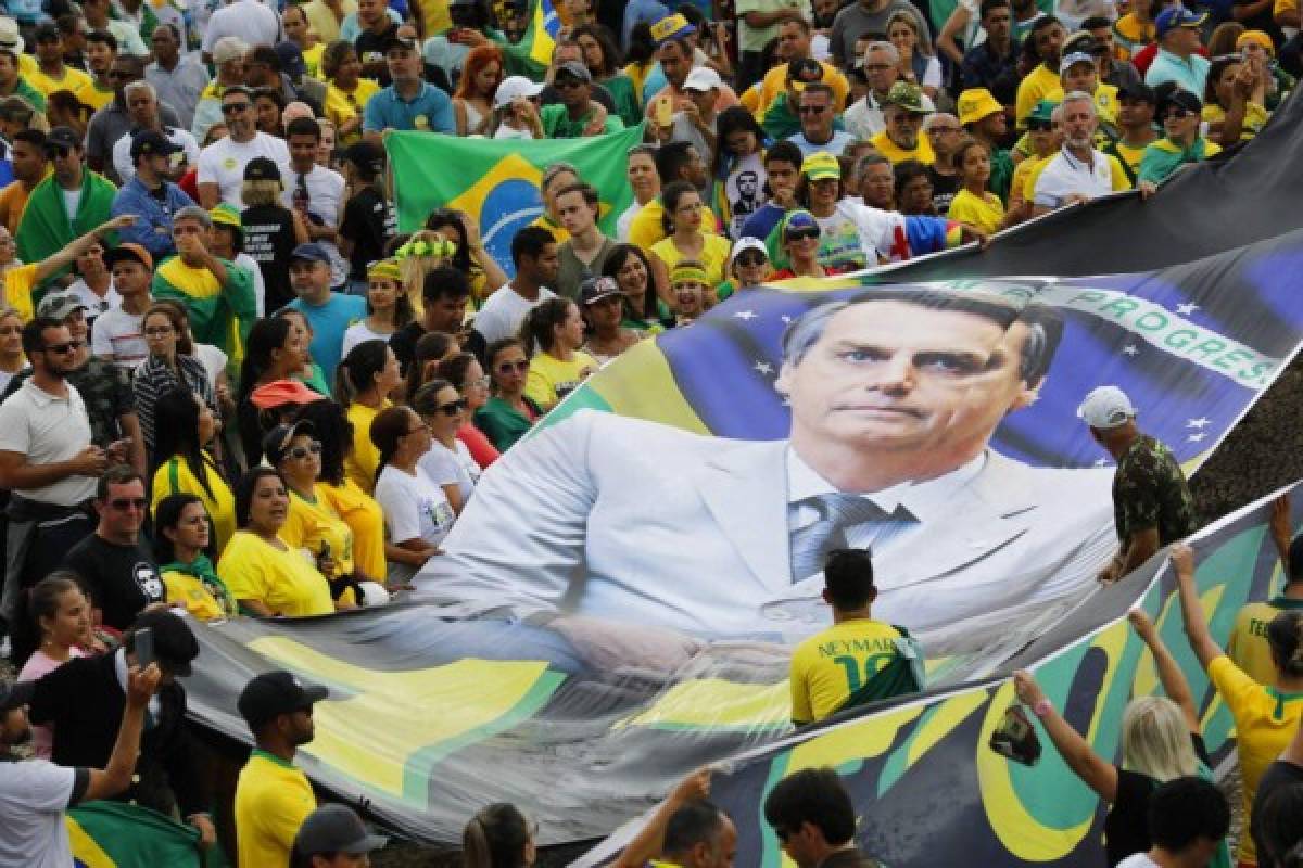Brasil: Bolsonaro e hijo cuestionados por pagos sospechosos 