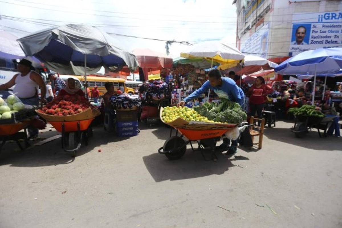 Reordenan a vendedores del mercado Zonal Belén