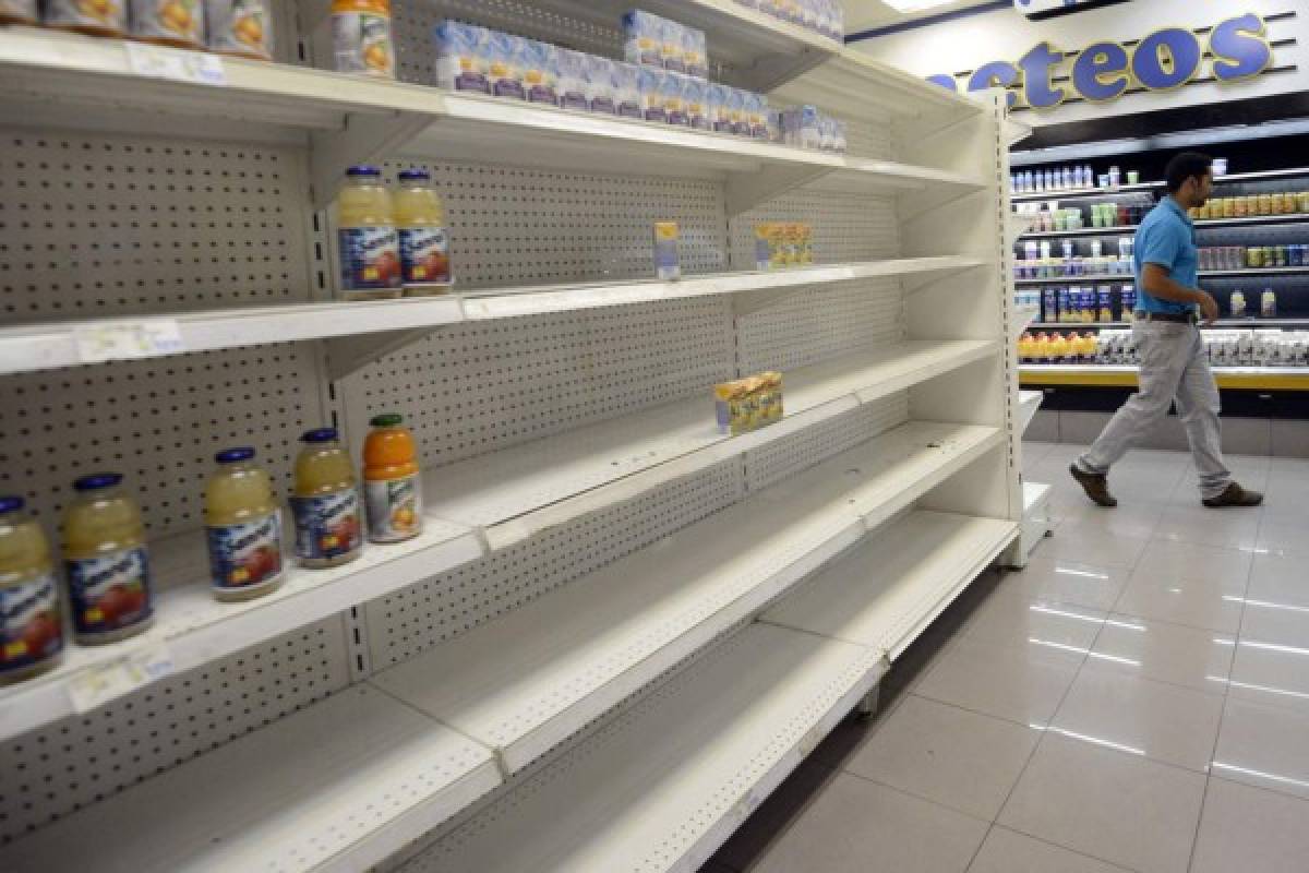 Alimentos como aceite, leche o arroz reaparecen en los supermercados de Venezuela en señal de que el país paulatinamente deja atrás el férreo control de precios
