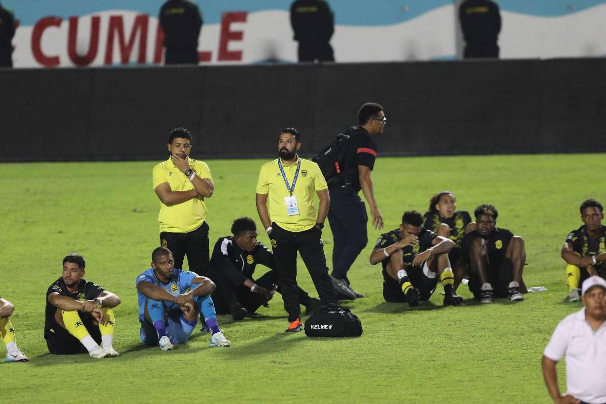 La tristeza de Real España luego de perder la final ante el Olimpia
