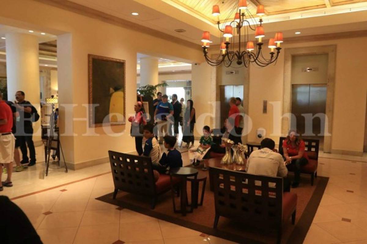 Selección de Costa Rica se esconde y trata mal a la prensa hondureña antes del inicio del partido