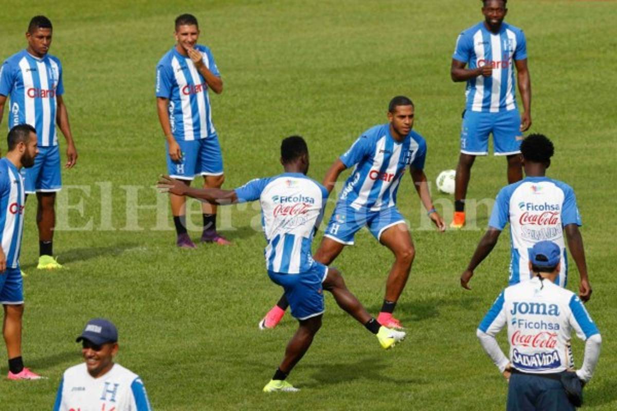 Honduras, con uniforme blanco, buscará acercarse a Rusia ante una Estados Unidos de rojo