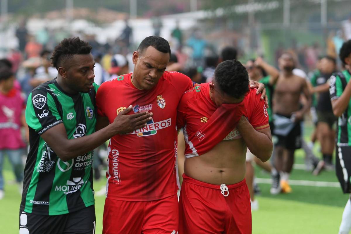 Las tristes y dolorosas imágenes de jugadores de Real Sociedad tras el descenso de Liga Nacional