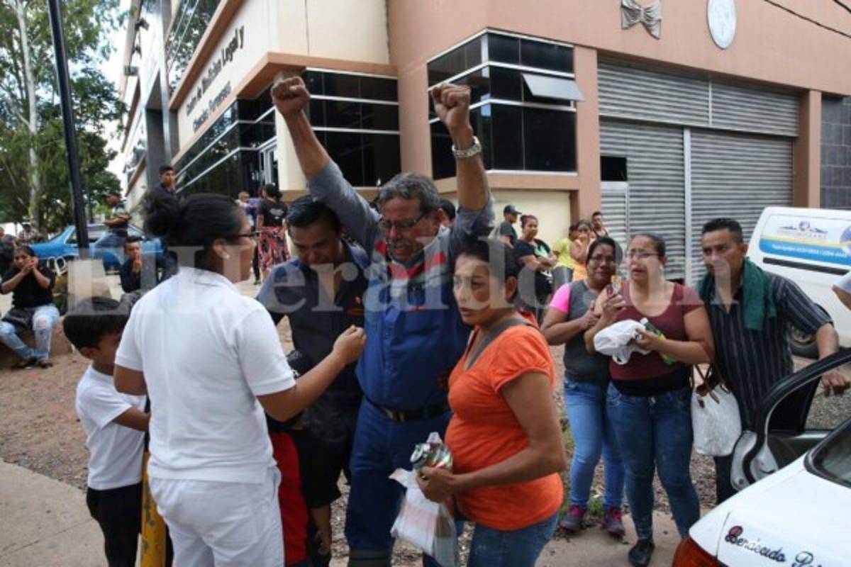 Reclaman los cuerpo de tres de las cinco personas muertas en la residencial Honduras