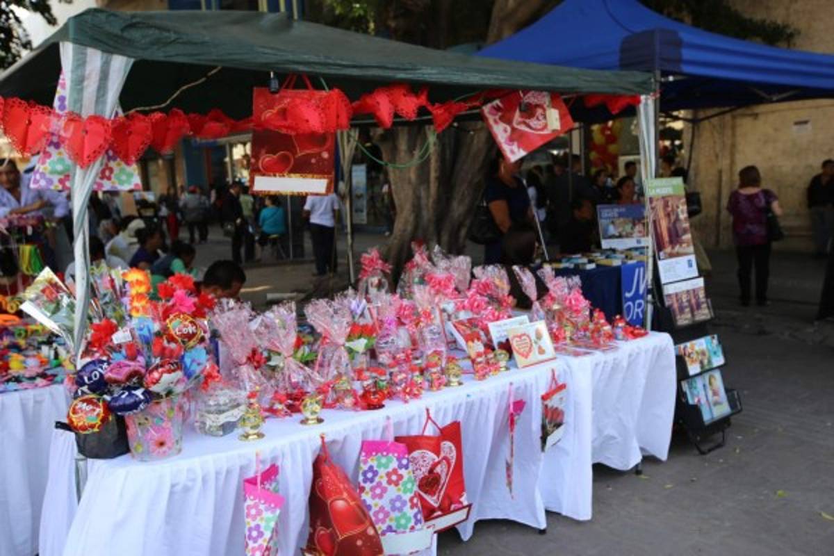 Ambiente festivo en el centro de Tegucigalpa con miras al Día de la Madre